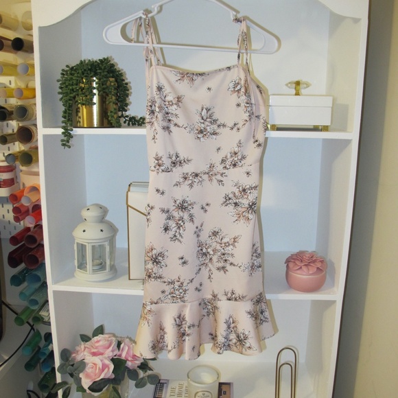 🔴🔴🔴SOLD🔴🔴🔴Express Women's Spring bridal shower Easter Casual Dress - Picture 4 of 9